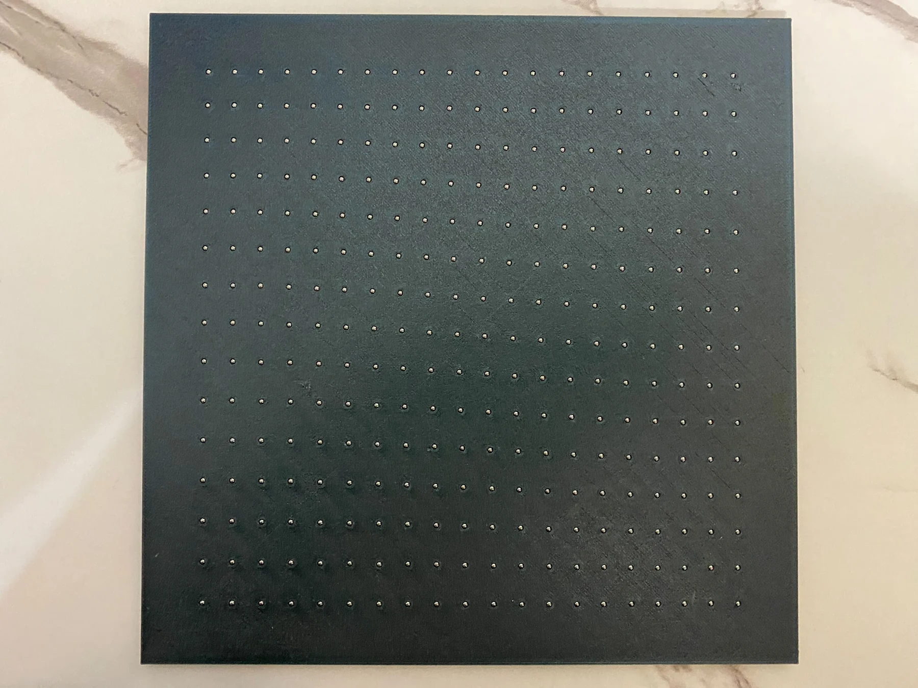 Calibration phantom containing a grid of metal spheres